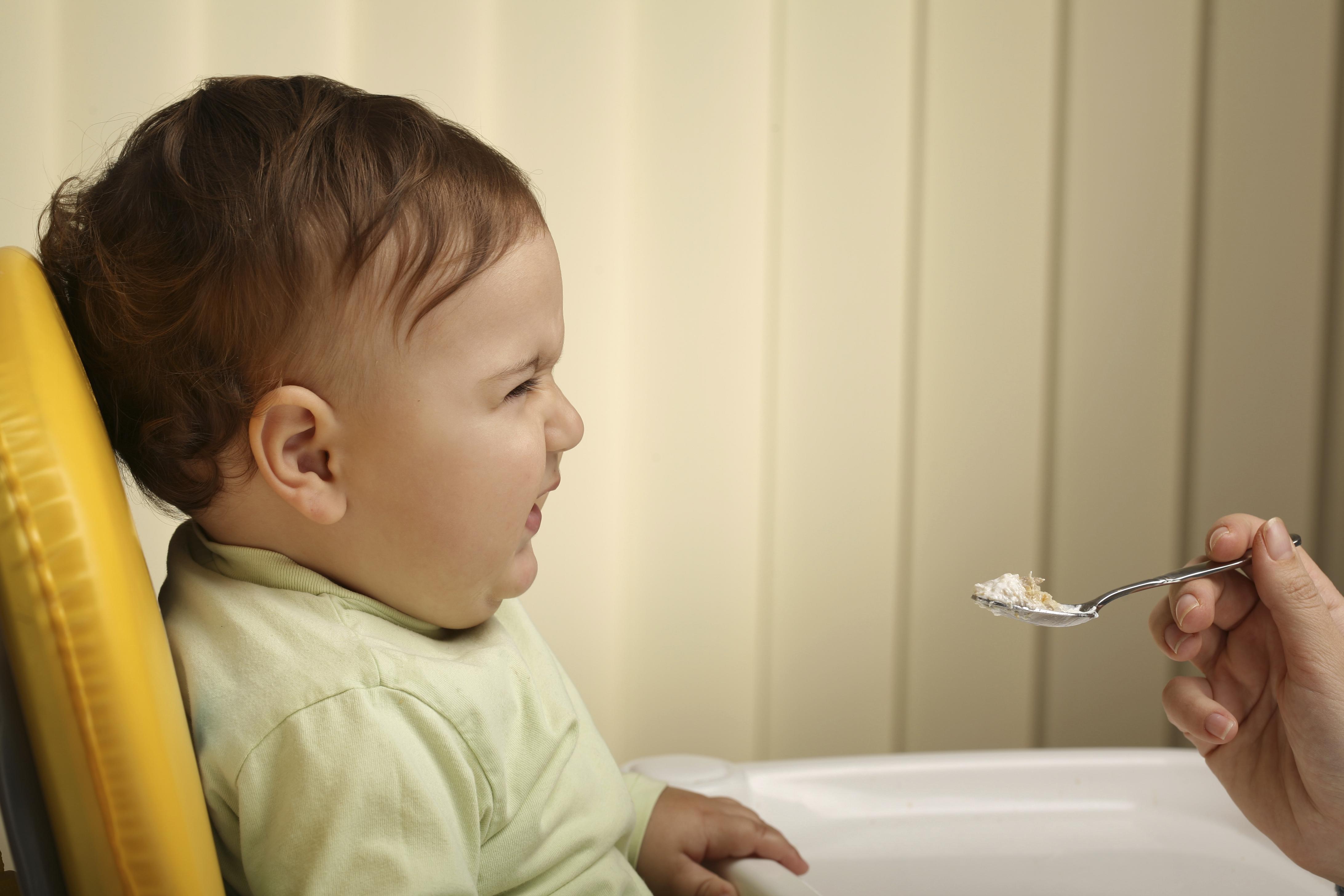 Introducing solid foods to infants, baby healthy eating habits