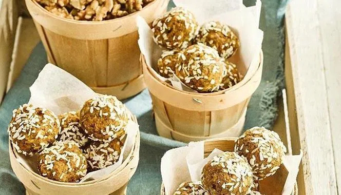 Walnut carrot cake bliss balls