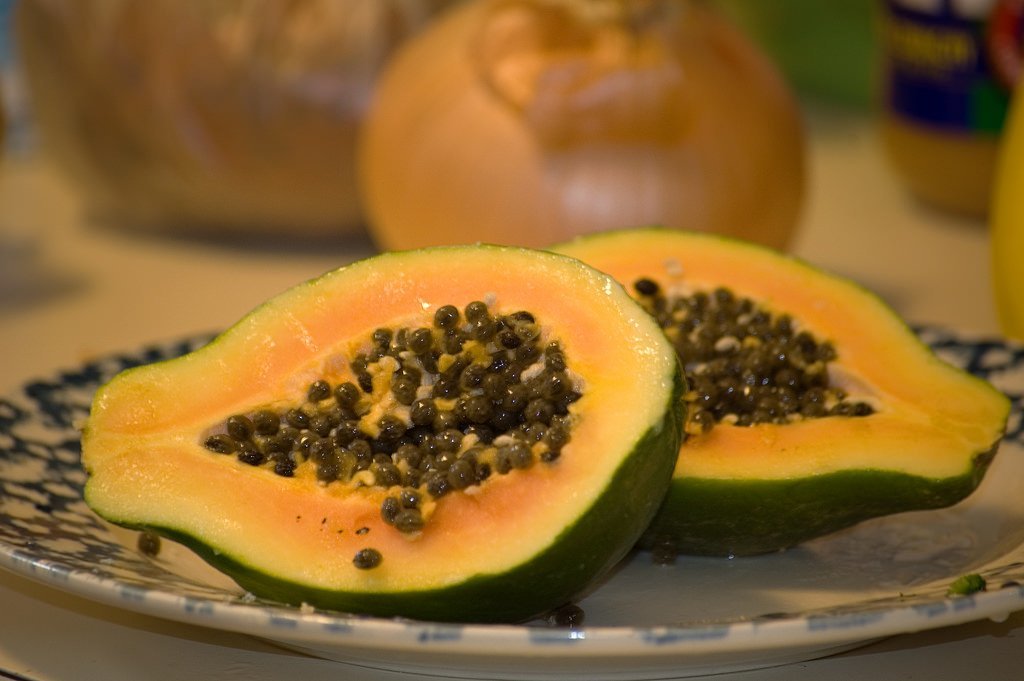 Top 10 Benefits Of Consuming Papaya: How To Use Papaya Leaf Juice To Fight Dengue  
