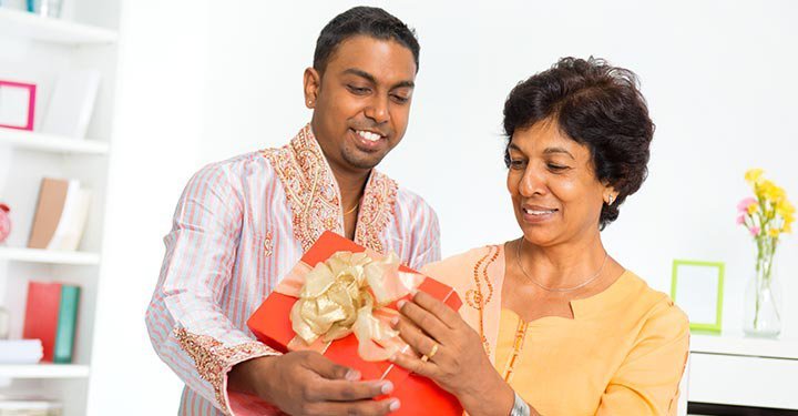 How To Give A Meaningful Gift To Your Mom