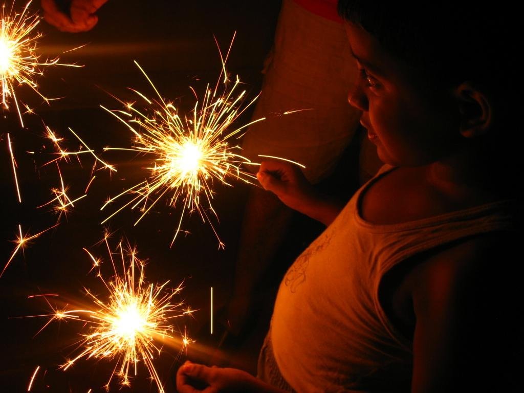 ParentCircle Exclusive: Videos On Fire Cracker Safety ParentCircle Exclusive: Videos On Fire Cracker Safety