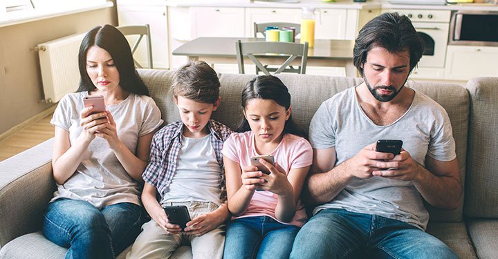 Balancing Screen Time And Family Time: A Complete Guide For You, Your Child, And Your Family
