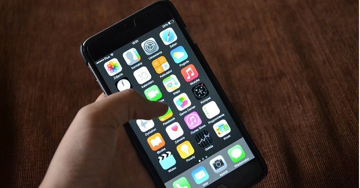 Best Mobiles Under Rs 10000 To Gift Your Mother