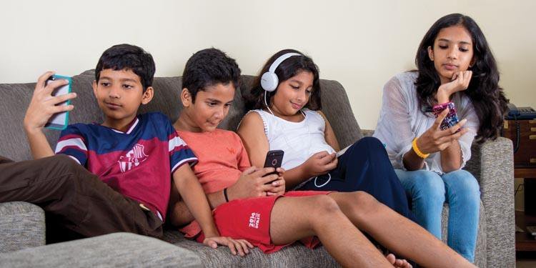 Building And Navigating Friendships In The Digital Age: How Social Media Shapes And Transforms Modern Relationships