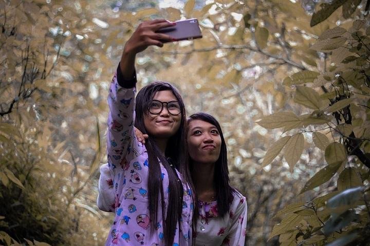 Selfie addiction in children: The danger it poses and what parents can do to help