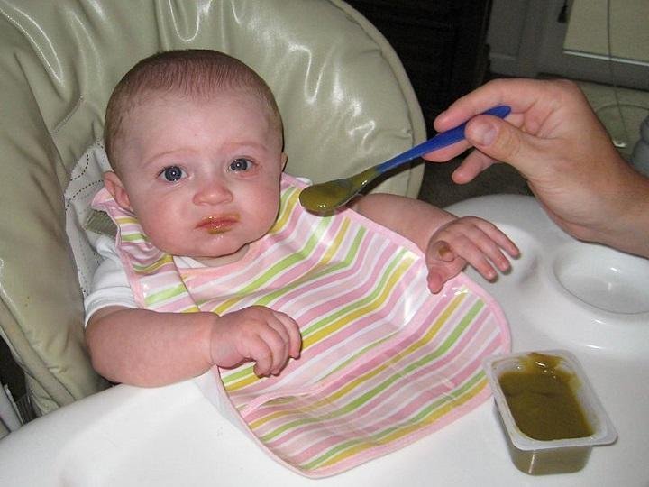 8 Easy Ways To Start Weaning Your Baby