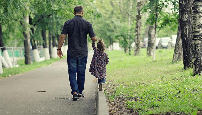 Benefits of a Nature Walk With Your Child
