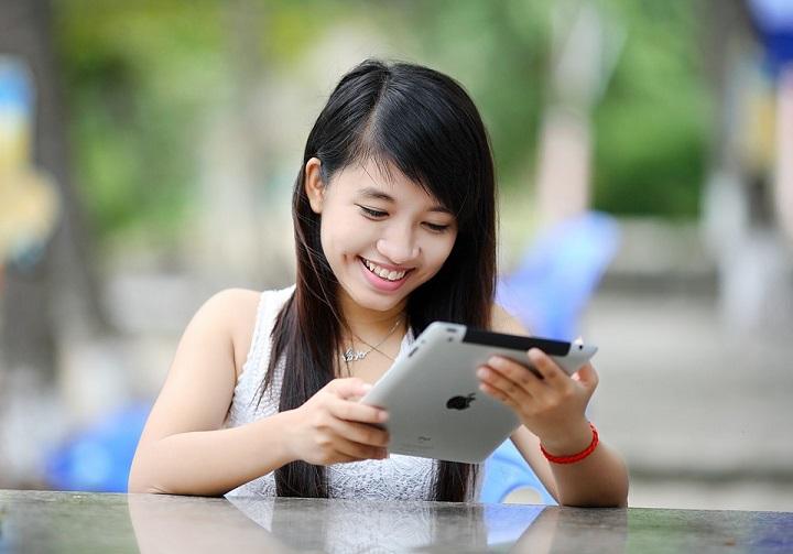 Smartphones vs Smart Cyberparenting: How To Guide Kids Safely In the Digital Age