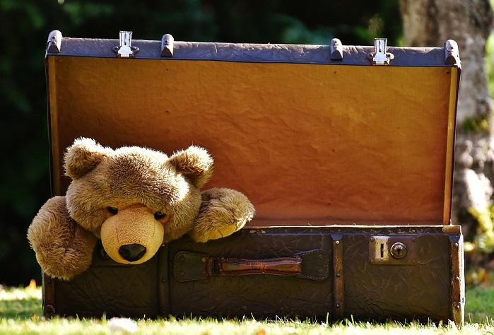 Various tips and different planning to-do list that will make moving house with toddlers easier 