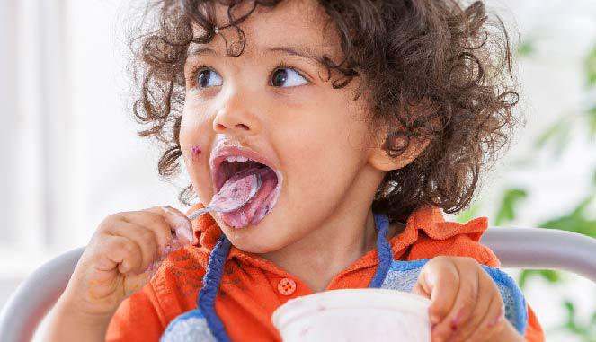 Fun Activities To Help Young Children Learn To Eat By Themselves