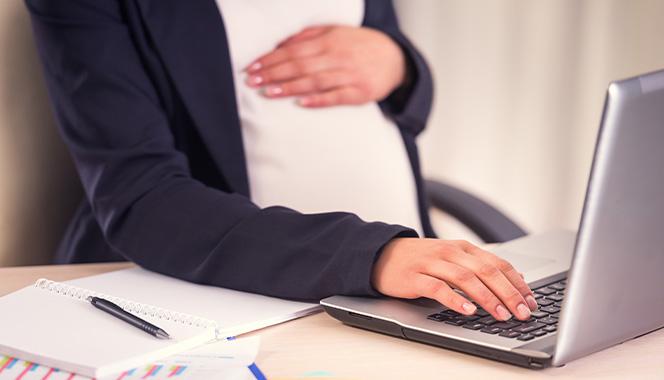 Maternity Leave: How To Stay In Touch With Your Colleagues During This Period