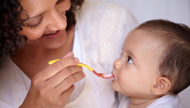 When to Start Solid Foods for Babies, How to Introduce First Solid