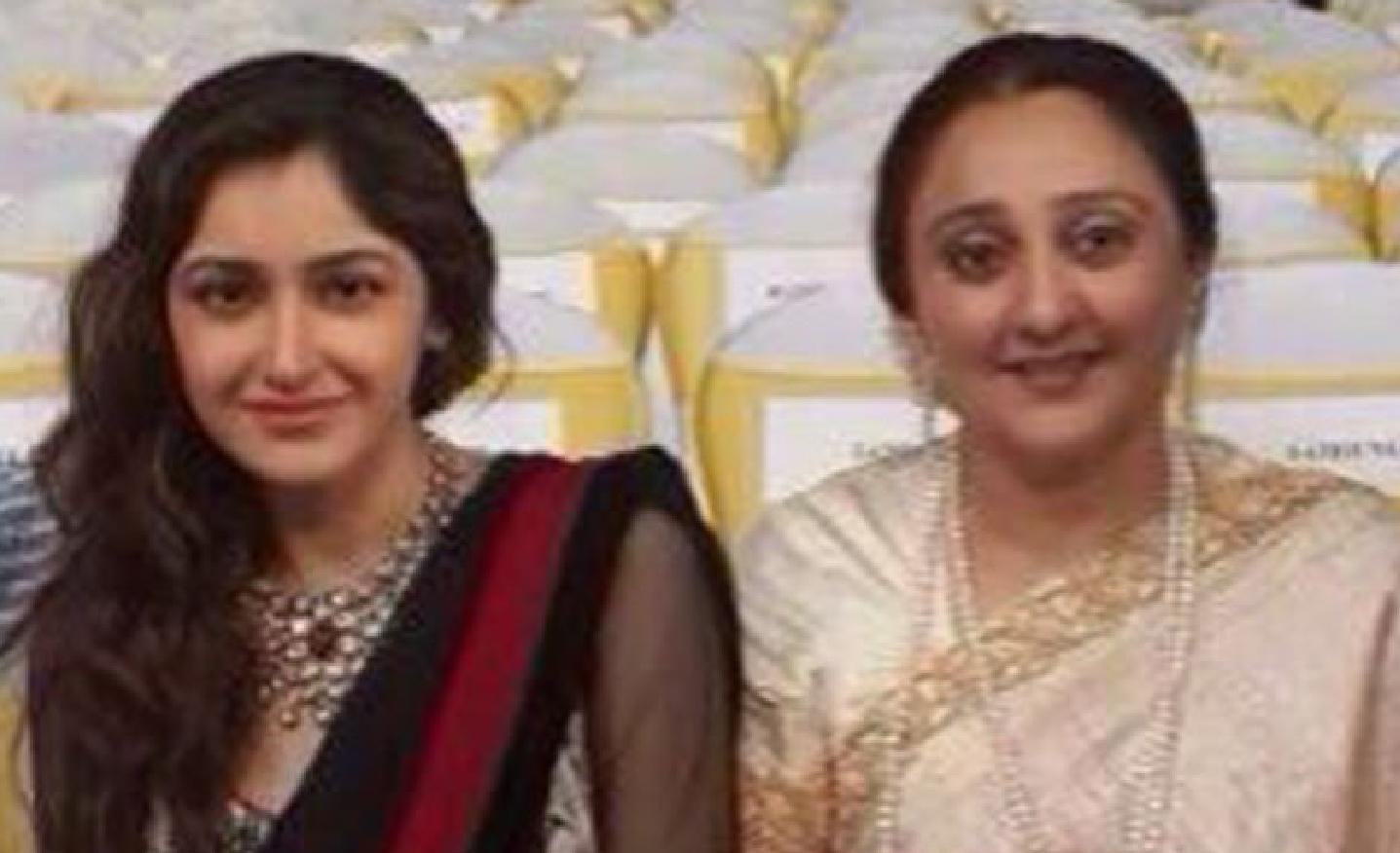 Interview with Sayyeshaa about Strong Bonding with her Mother