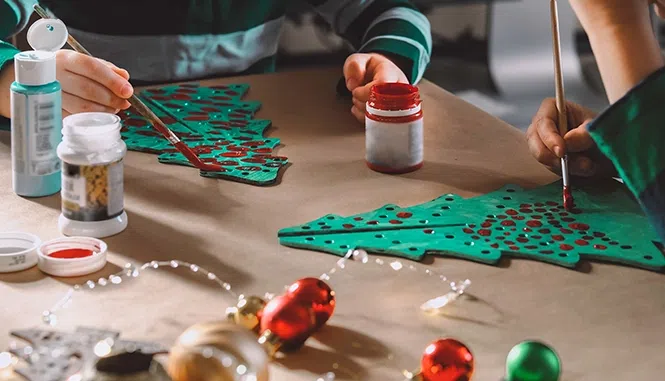 Draw a Christmas tree no peeking