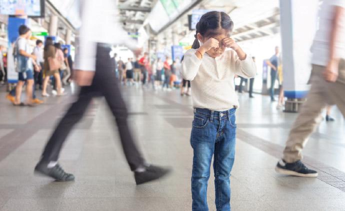 Safety rules for kids in crowded public places