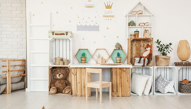 Tired of all the mess in your child's room? Here are 5 easy DIY ideas to reduce clutter and organize the space 